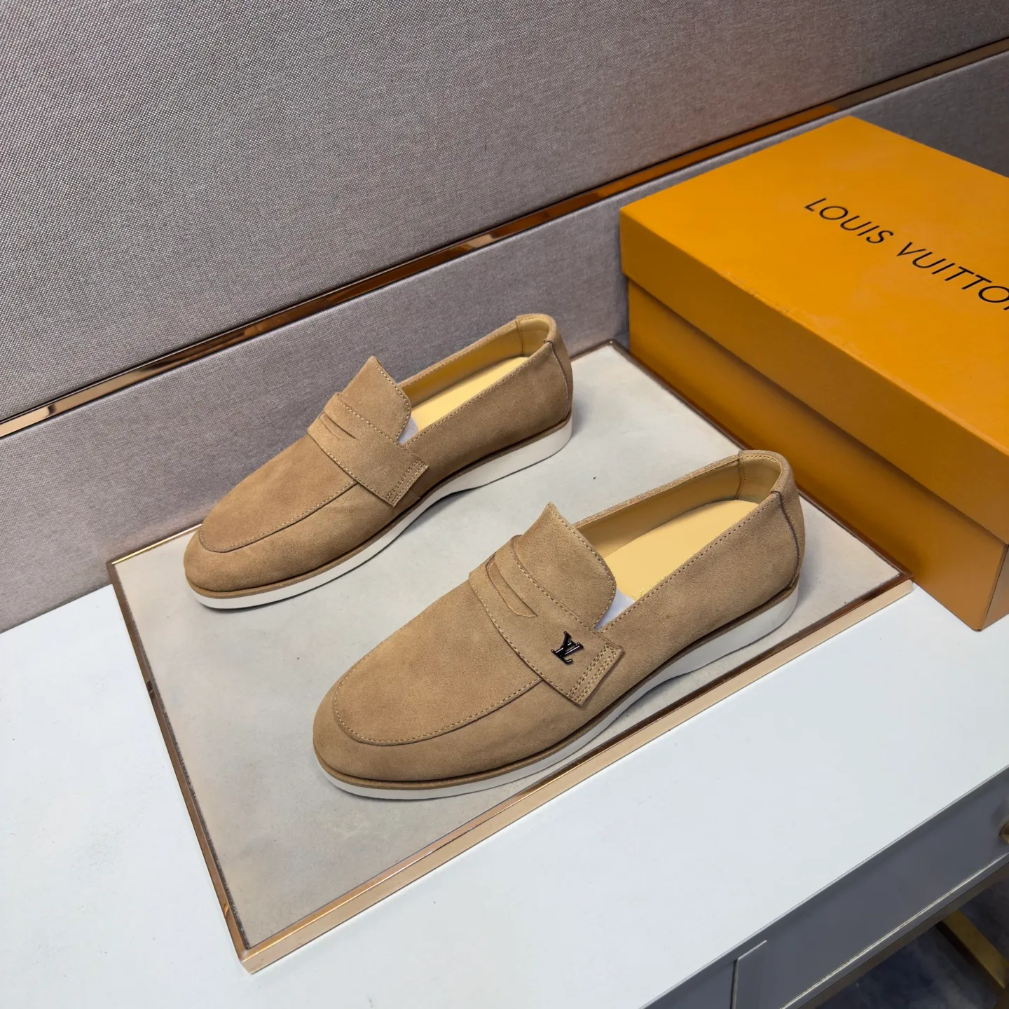 Men's men's shoes 💰pp442 [LV～] Men's casual shoes 2026z cabinet sales simultaneously 🔶Size: 38-44 #️⃣ 🔷4 colors🔜The upper is made of cowhide stitching ➕Cowhide lining, comfortable and breathable, sole: original comfortable and wear-resistant outsole, ⚠️real thing📱photographed🎬real thing is better📢📢📢